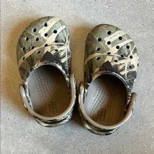 CROCS Green and Brown Water Shoes with Ventilation